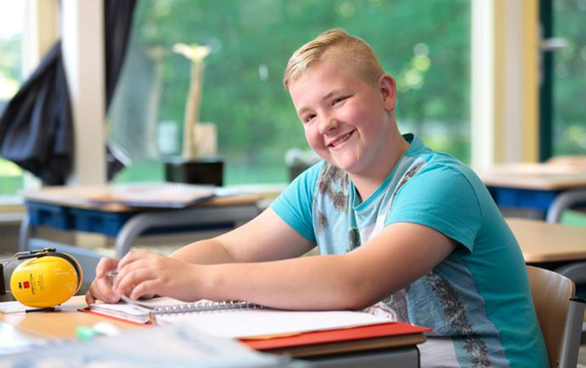Sfeerbeeld van een leerling op een school