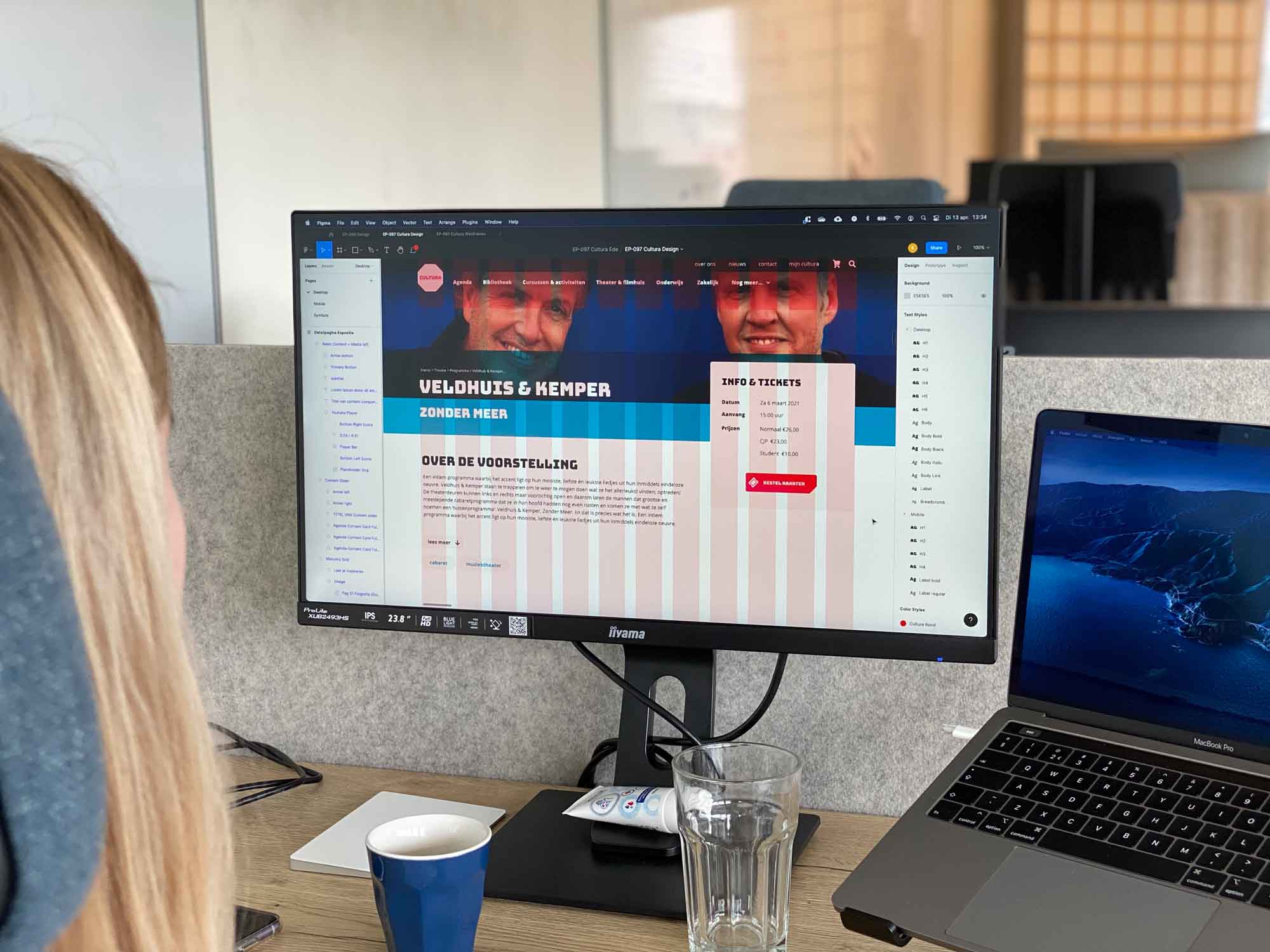 Designer werkt grafisch design uit mbv grid layout